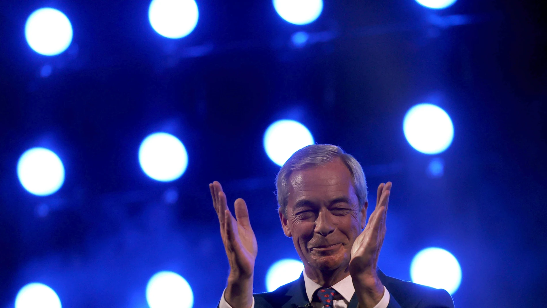 BIRMINGHAM (United Kingdom), 06/09/2025.- Reform UK Leader Nigel Farage closes the conference on day two of the Reform UK annual conference in Birmingham, Britain, 06 September 2025. The Reform UK Conference 2025 took place at the NEC Birmingham from 05 September to 06 September 2025. (Reino Unido) EFE/EPA/NEIL HALL