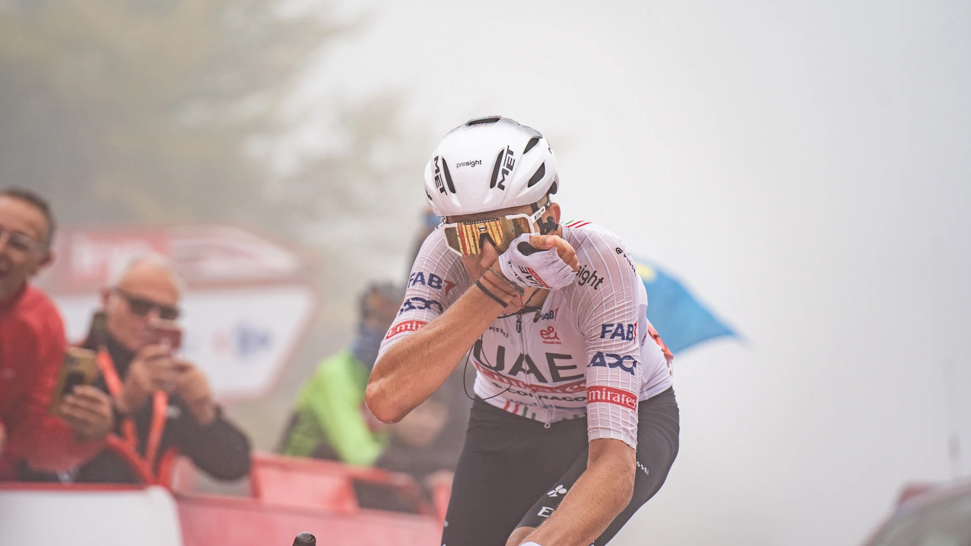 Marc Soler (UAE Team Emirates-XRG), durante una carrera. REMITIDA / HANDOUT por LA VUELTA Fotografía remitida a medios de comunicación exclusivamente para ilustrar la noticia a la que hace referencia la imagen, y citando la procedencia de la imagen en la firma 06/09/2025