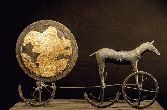 El carro solar de Trundholm es un artefacto de la Edad de Bronce nórdica descubierto en Dinamarca