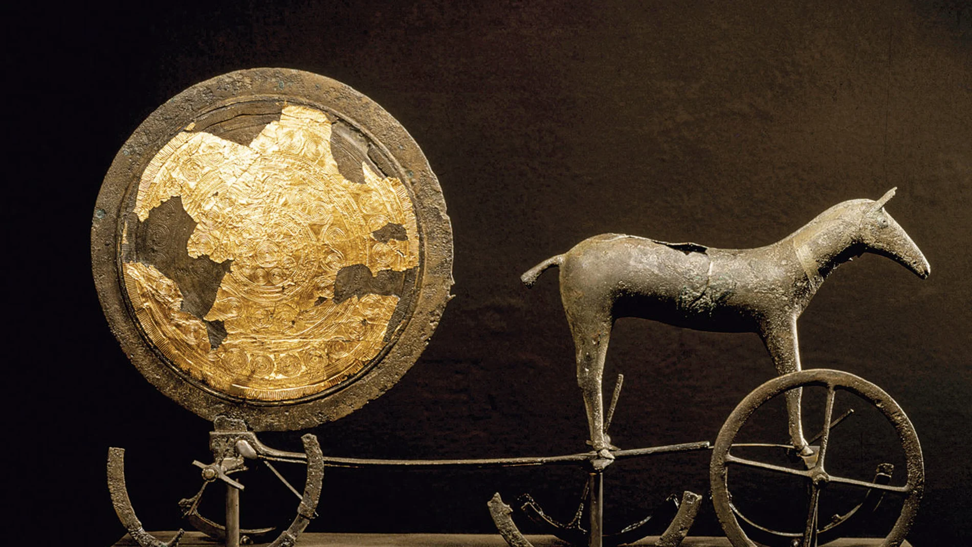 El carro solar de Trundholm es un artefacto de la Edad de Bronce nórdica descubierto en Dinamarca