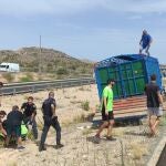 Alicante.-Sucesos.- Descubren una finca donde realizaban capeas sin licencia tras escaparse una vaquilla y cortar la AP7