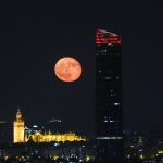 La AEMET advierte de la dificultad para visualizar el eclipse lunar total este domingo por la nubosidad generalizada