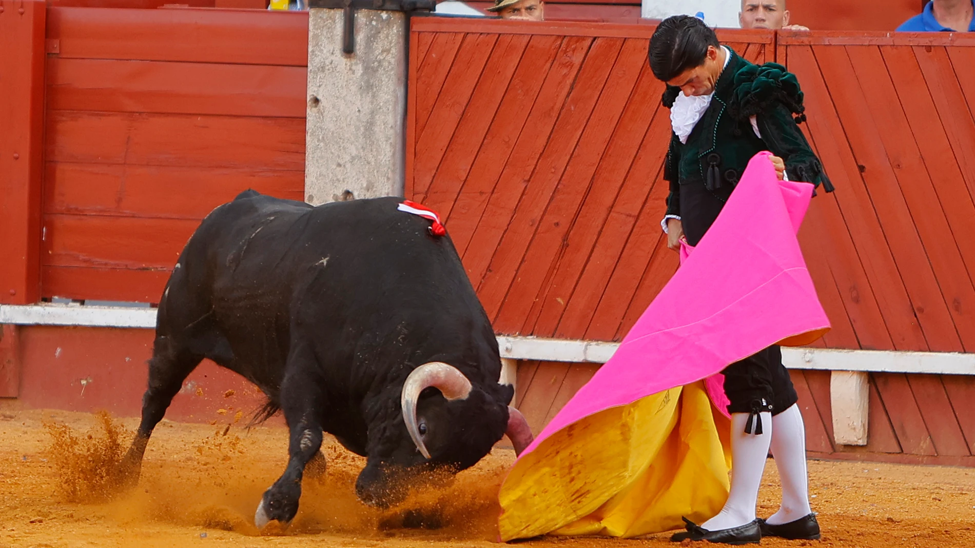 ARANJUEZ (MADRID), 06/09/2025.- El diestro Pablo Aguado durante la corrida del Motín en Aranjuez celebrada este sábado en la localidad madrileña. EFE/ Julio César Sánchez