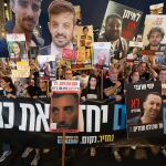 O.Próx.- AMP.- Miles de israelíes se manifiestan un sábado más contra Netanyahu y a favor de un acuerdo por los rehenes