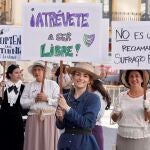 León acoge la recreación de una manifestación sufragista dentro de la IV edición de la Feria Modernista