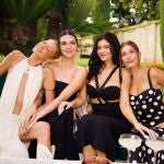 Modelos con la piel bronceada.