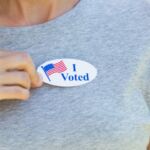 Una mujer de California, acusada de registrar a su perro como ciudadano para poder votar dos veces en EE UU
