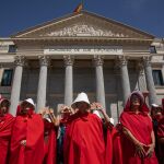 Organizaciones feministas se concentran en Madrid para pedir "contundencia" contra "los vientres de alquiler"
