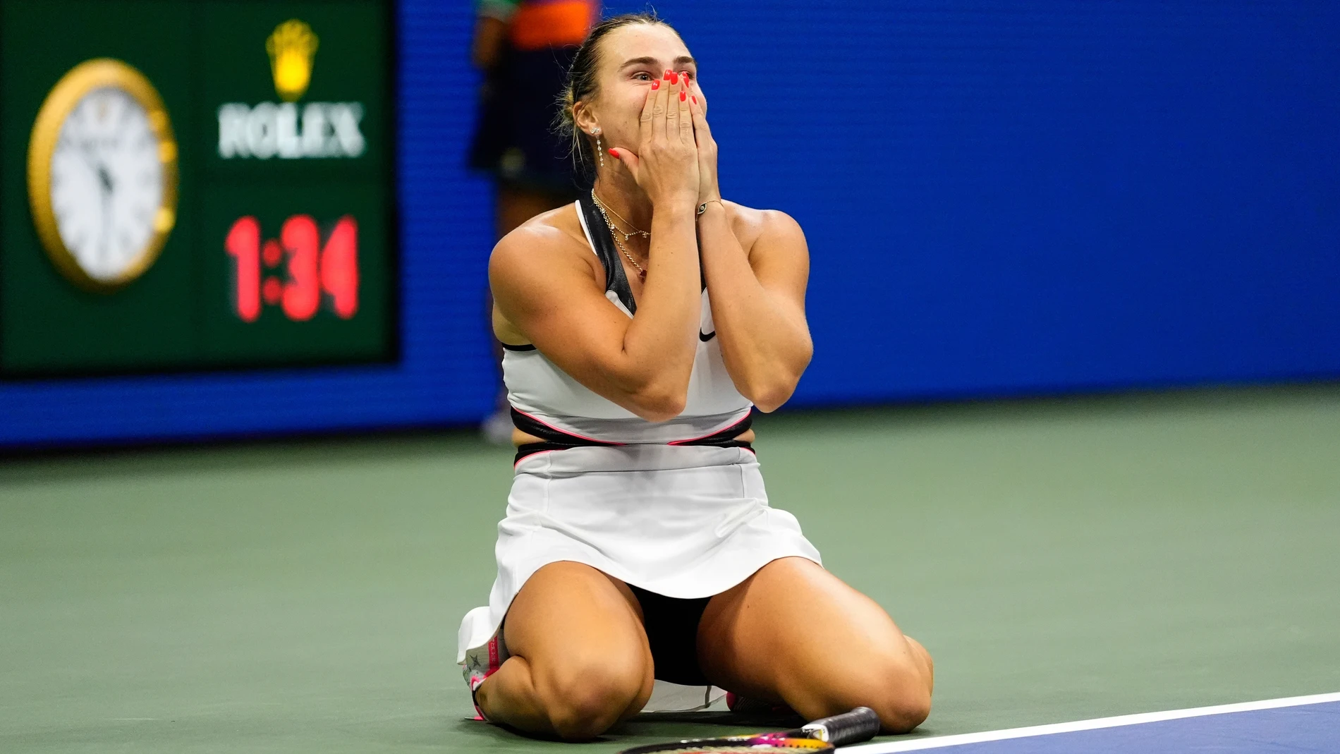 Aryna Sabalenka, of Belarus, reacts after defeating Amanda Anisimova, of the United States, during the women's finals of the U.S. Open tennis championships, Saturday, Sept. 6, 2025, in New York. (AP Photo/Yuki Iwamura)