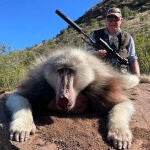 Indignación por un cazador británico que mató a un babuino albino poco común en un safari en África