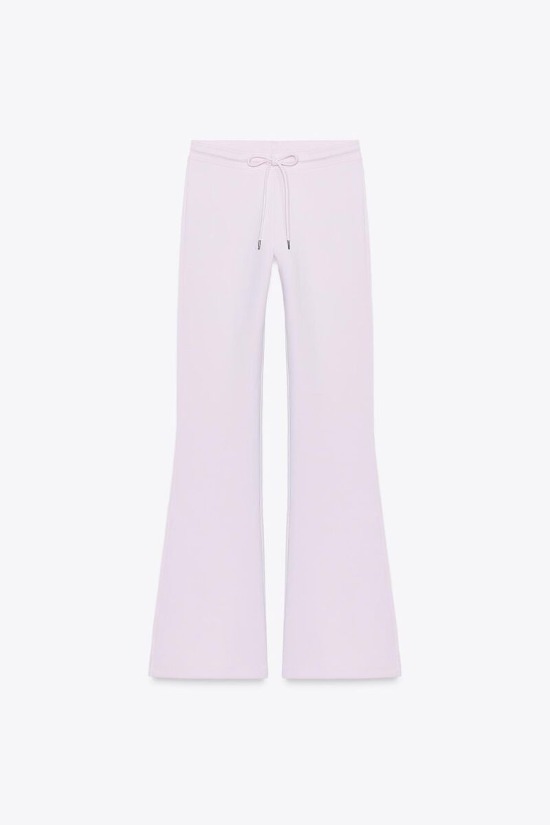Pantalones en rosa.