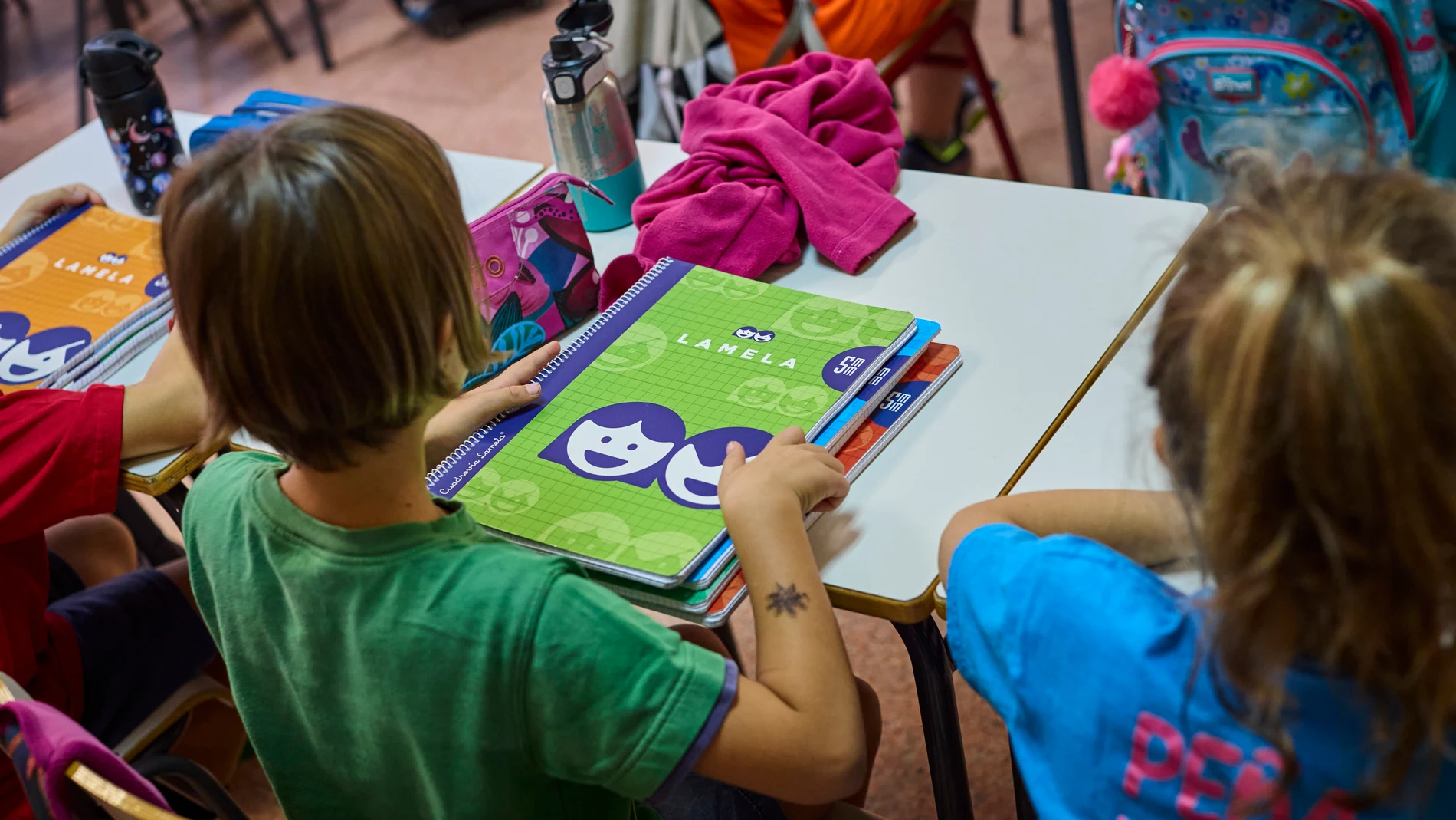 Alumnos de infantil y primaria en su primer día de curso escolar 25/26 en el colegio CEIP Martínez Montañés de Madrid.© Alberto R. Roldán / Diario La Razón.08 09 2025