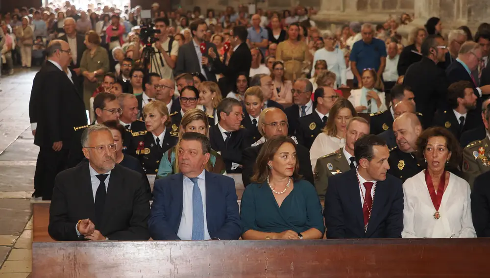 Pollán, González Gago, González Corral, Conrado íscar y Mercedes Cantalapiedra, entre las autoridades presentes en la Catedral de Valladolid durante la eucaristía en honor a la Virgen de San Lorenzo