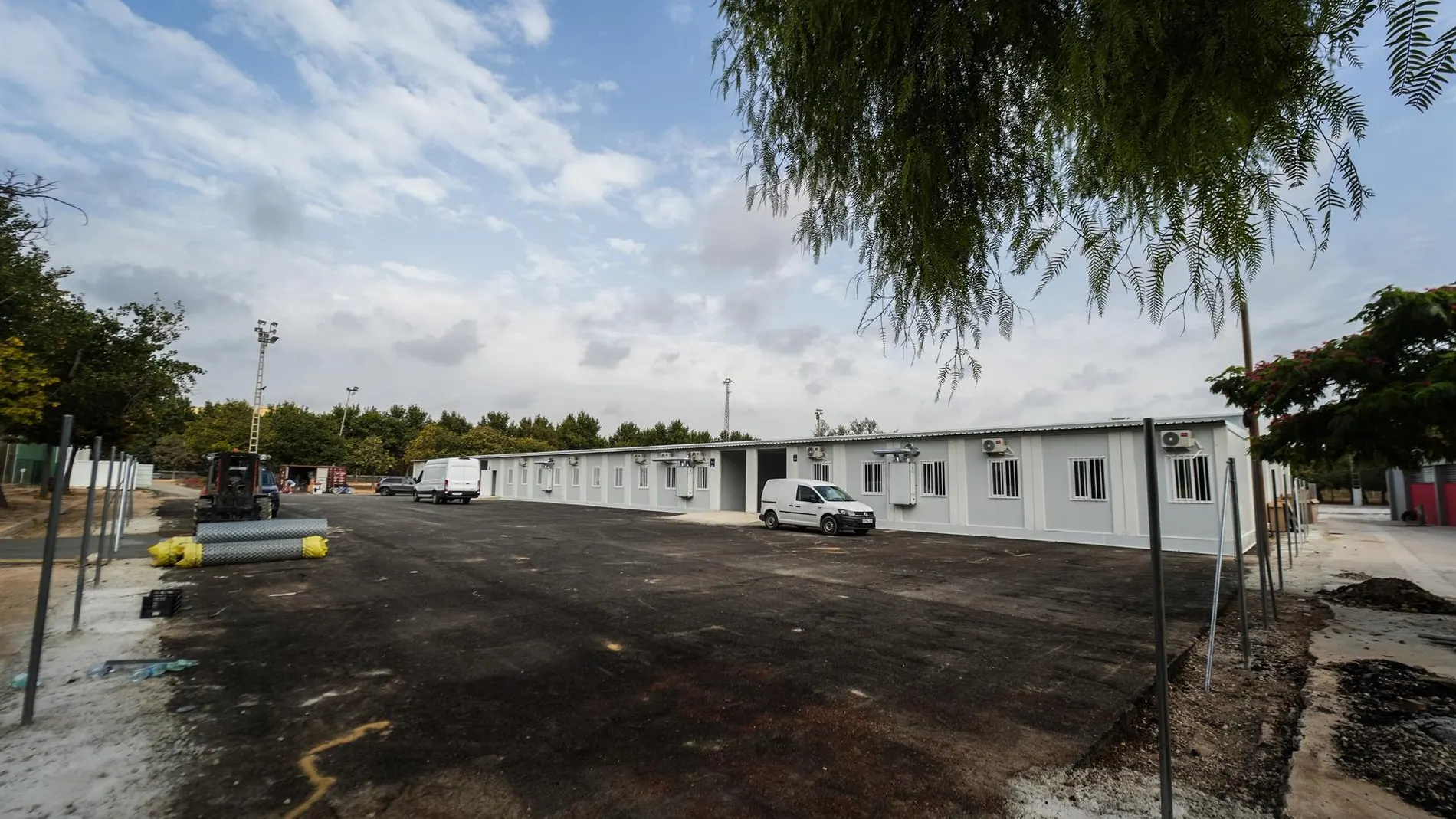 PSPV y Compromís critican la "cobardía" de Educación por no abrir el curso en la zona dana y "dejar a niños en la calle"