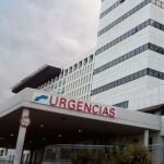 Hallan sin vida a un hombre sin hogar ante el Hospital Insular de Gran Canaria