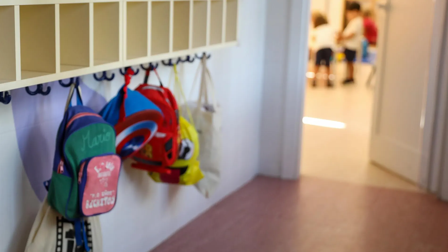La vuelta al cole arranca con más de 255.000 docentes menos debido a los "ceses masivos" en verano, según CSIF