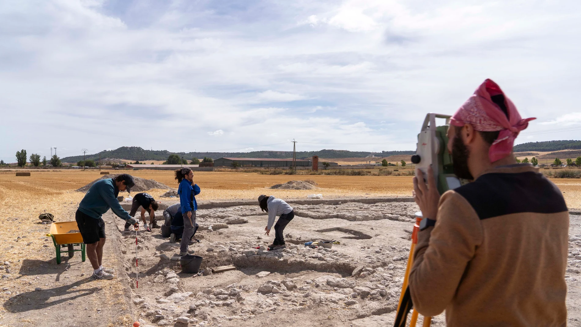 Trabajos de excavación en el yacimiento de Las Calaveras de Renedo (Valladolid)
