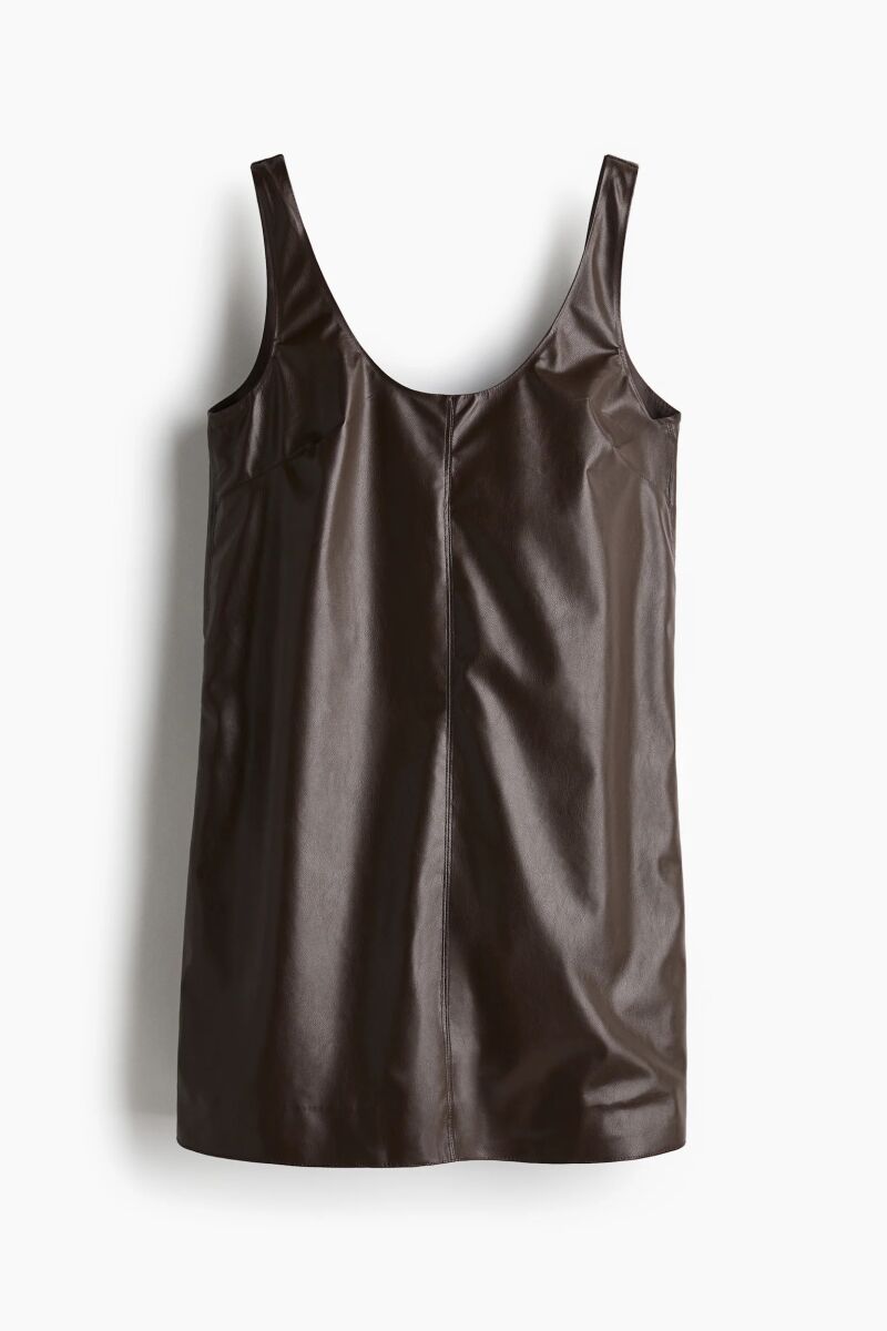 Vestido de efecto piel.