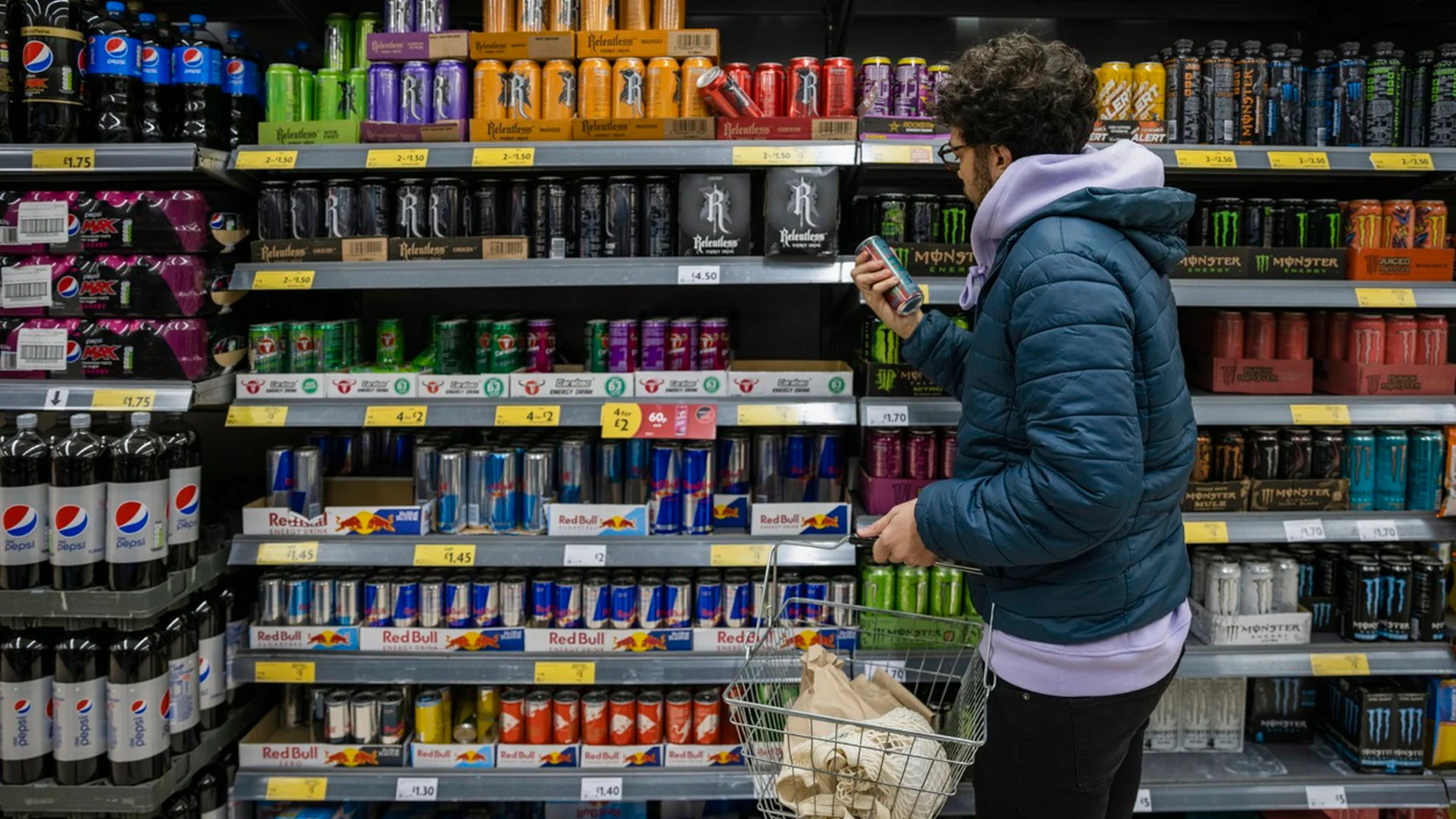 Baleares extenderá la prohibición de bebidas energéticas y ultraprocesados a salidas escolares y viajes de estudios