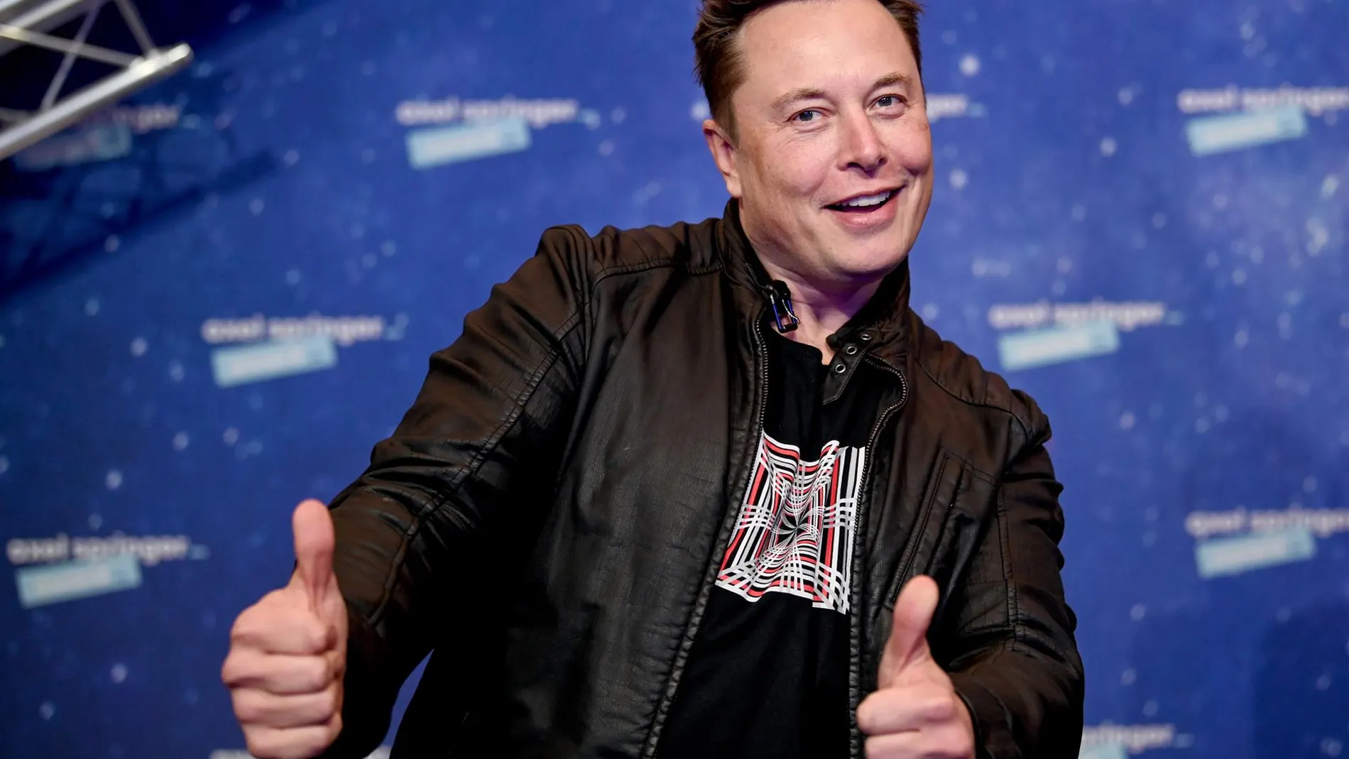 EEUU.- SpaceX, la compañía espacial de Elon Musk, compra paquetes de frecuencias a EchoStar por casi 14.500 millones