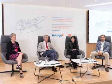 Los ponentes, durante el coloquio Los ponentes, durante el coloquio