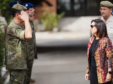 Robles agradece a las Fuerzas Aeromóviles del Ejército de Tierra su labor en la lucha contra los incendios forestales Robles agradece a las Fuerzas Aeromóviles del Ejército de Tierra su labor en la lucha contra los incendios forestales