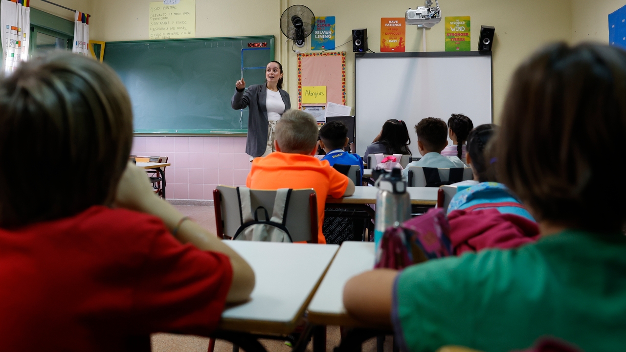 El nuevo curso escolar en Andalucía tendrá 19.000 alumnos menos y 3.000 profesores más
