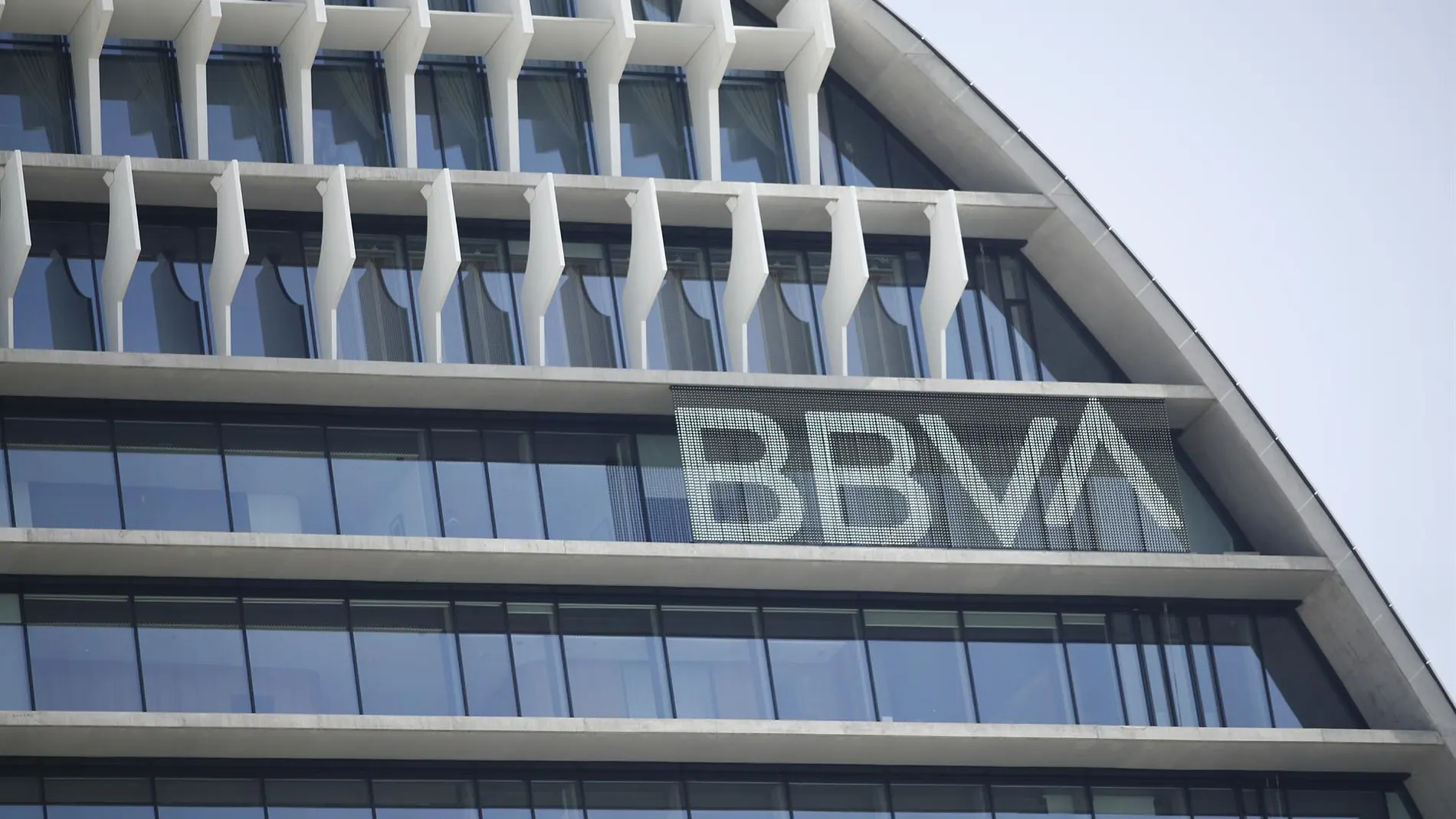 Economía.- BBVA asumirá los gastos por el canje de la OPA al Sabadell para los accionistas que lo hagan en sus oficinas