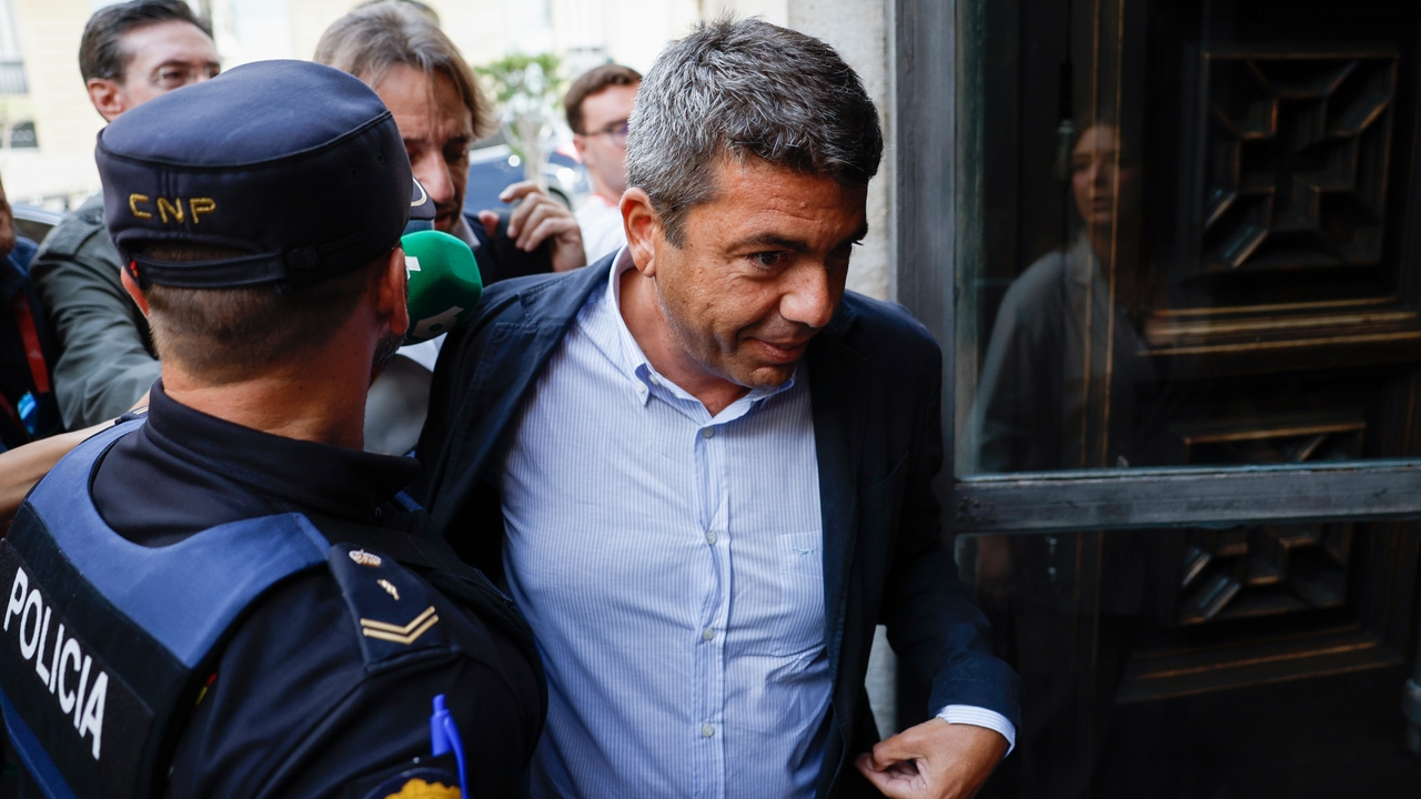 Mazón responde a Morant tras tildar la ministra de "provocación" que asista a la procesión cívica: "No doy crédito"