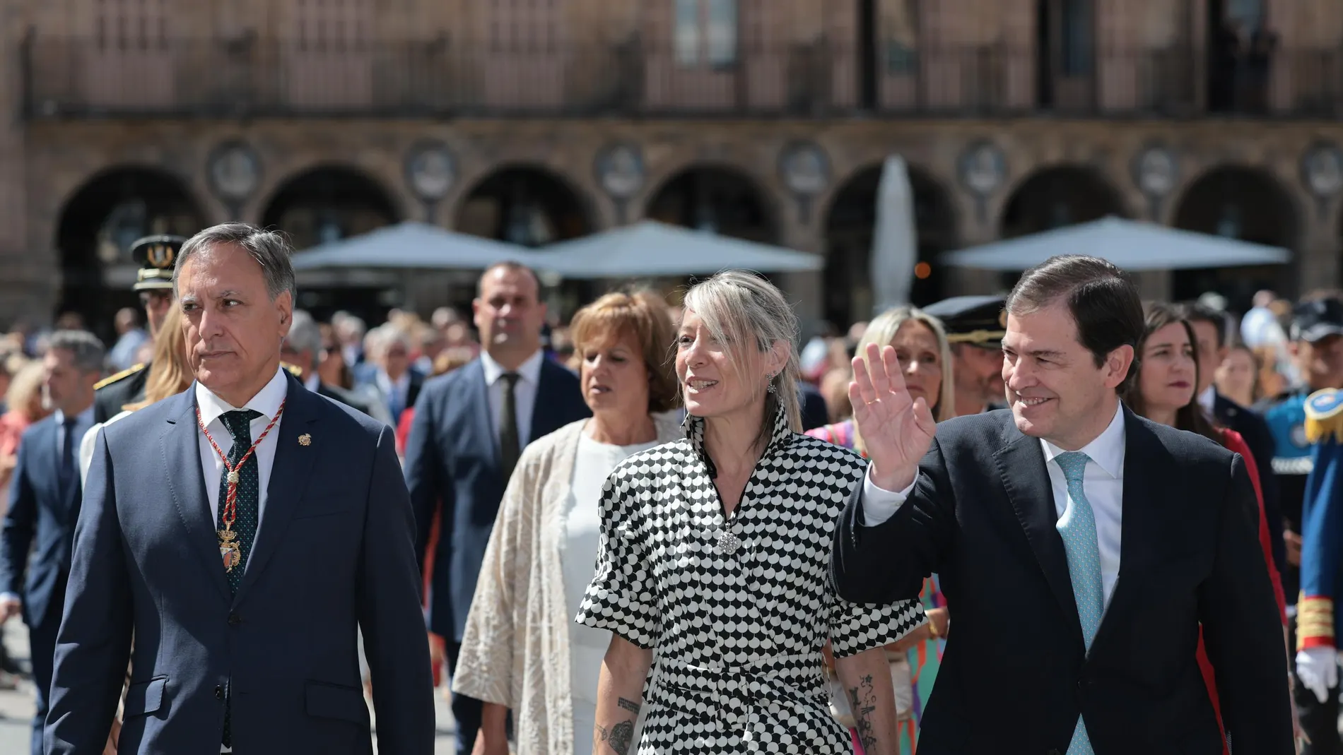 Mañueco y García Carbayo saludan a los salmantinos en presencia de la investigadora Sara Cuadrado-Castaño, pregonera de las fiestas en honor a la Virgen de la Vega