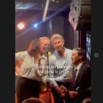 Se viraliza un vídeo de Feijóo cantando en un bar en el que hace suyo el "me gusta la fruta" de Ayuso contra Sánchez.