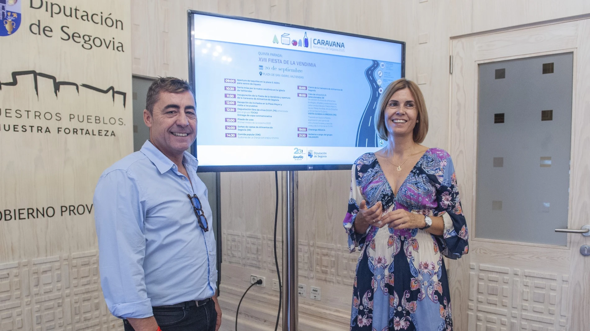 La vicepresidenta y diputada del Área de Promoción Provincial y Desarrollo Rural Sostenible, Magdalena Rodríguez, y el alcalde de la localidad, José María Galindo, presentan la iniciativa