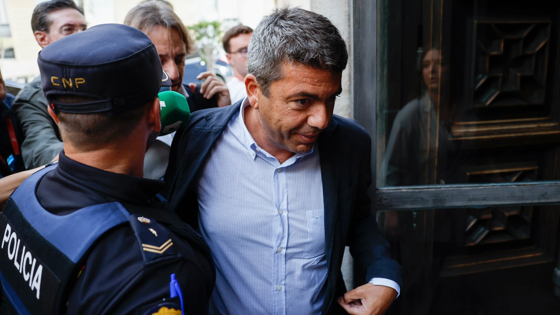 FOTODELDIA GRAFCVA9113. VALENCIA, 08/09/2025.- El president de la Generalitat, Carlos Mazón, a su llegada al Palau de la Generalitat este lunes donde se reúne con el conseller de Emergencias e Interior, Juan Carlos Valderrama. EFE/Biel Aliño