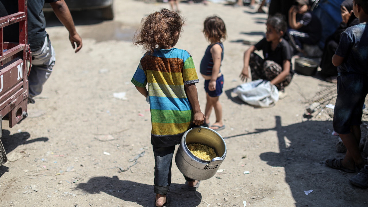 Aumentan a más de 390 los muertos por hambre y desnutrición en Gaza a causa de la ofensiva de Israel