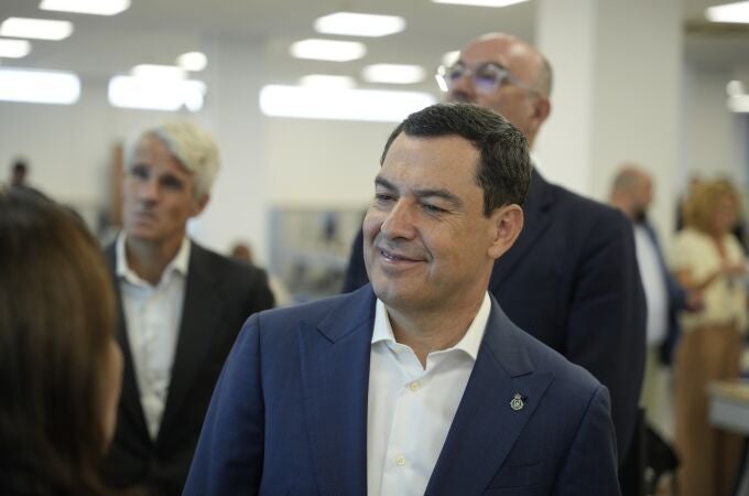 El presidente de la Junta de Andalucía, Juanma Moreno, este lunes en Granada