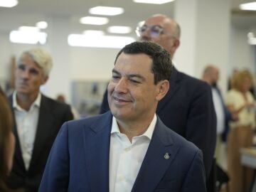 El presidente de la Junta de Andalucía, Juanma Moreno, este lunes en Granada