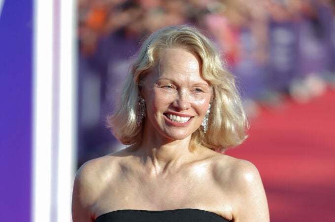 Pamela Anderson con piel radiante.