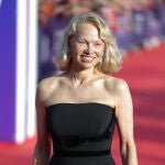 Pamela Anderson con piel radiante.