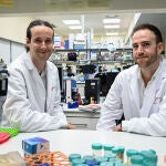 Iñaki Martín-Subero y Martín Durán-Ferrer, del grupo de Epigenómica Biomédica del IDIBAPS