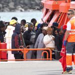 El Gobierno prevé realizar esta semana tres derivaciones de menores migrantes solicitantes de asilo a la Península