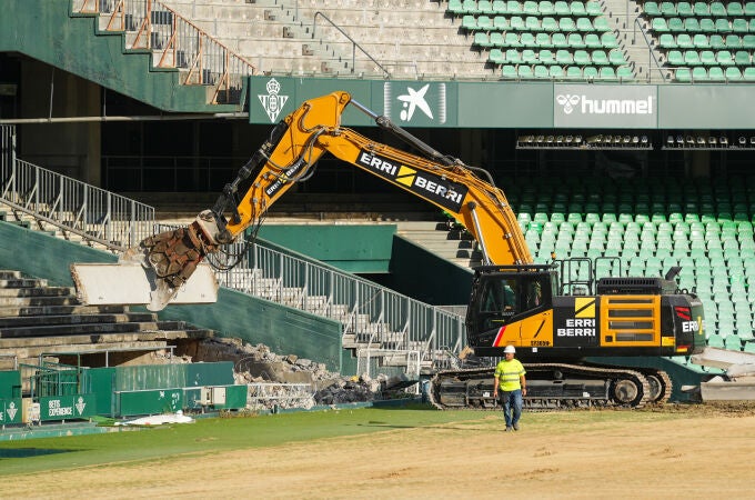 El Betis inicia la demolición del Estadio Benito Villamarín