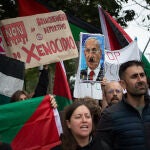 La etapa de la Vuelta Ciclista a España acaba a 8 kilómetros de meta por las protestas propalestinas en Mos (Pontevedra)