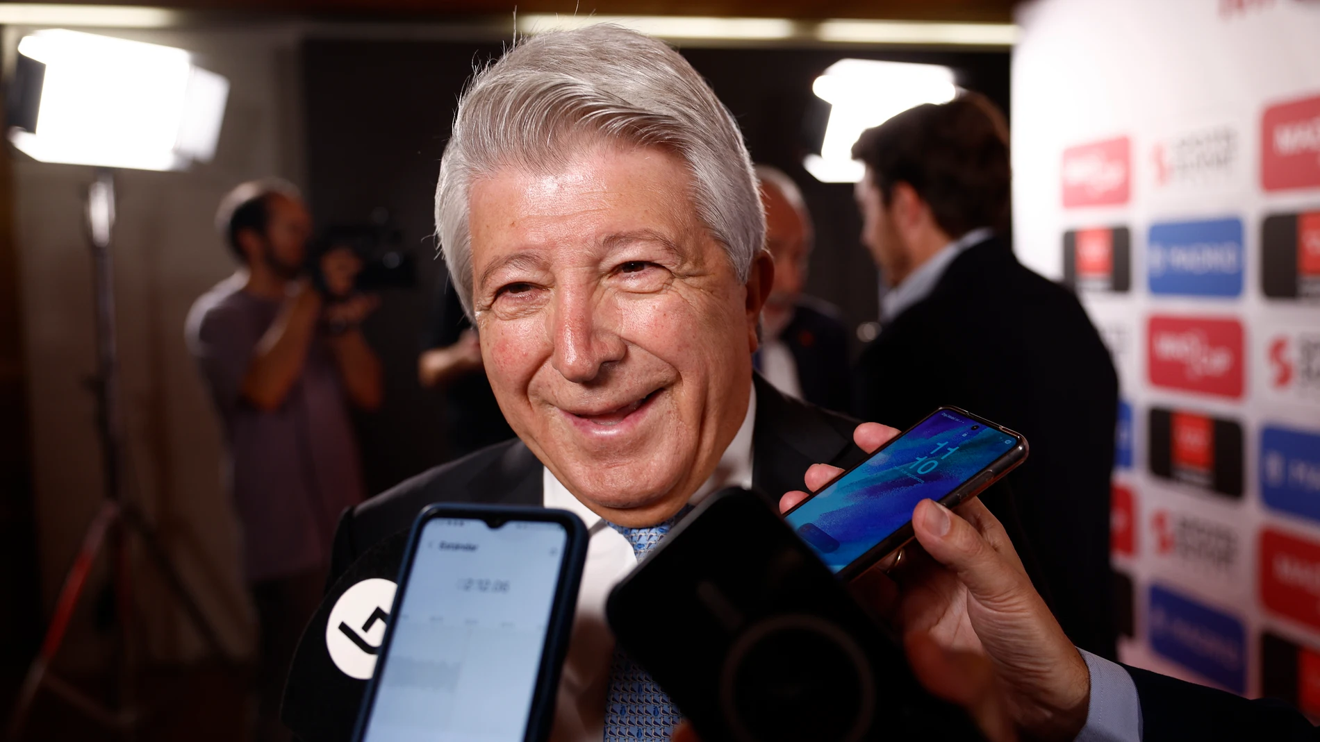 MADRID, 09/09/2025.- El presidente del Atlético de Madrid, Enrique Cerezo, posa para los medios a su llegada este martes a la presentación de la Madcup 2026 en la que también se ha hecho balance de la primera edición Summit Madrid. EFE/Rodrigo Jiménez