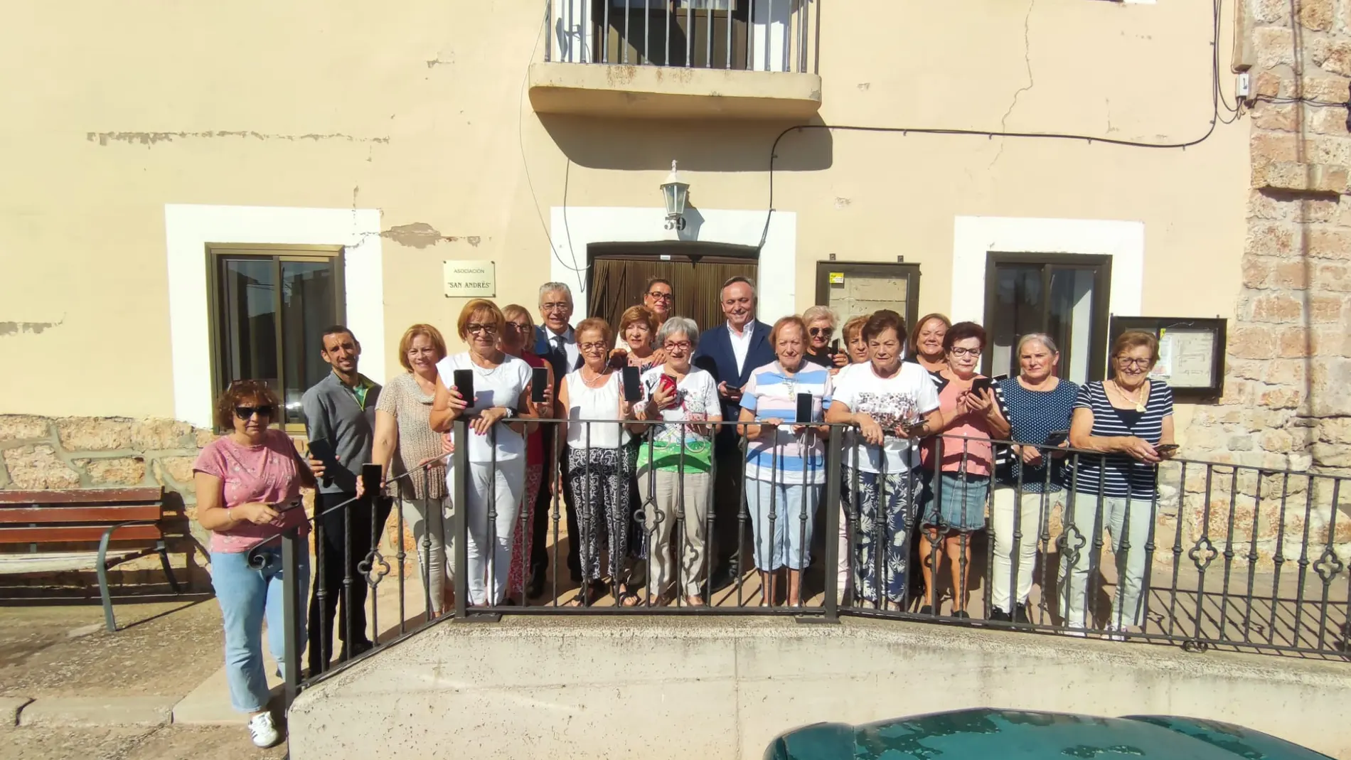 El viceconsejero de Transformación Digital, Luis Enrique Ortega, visita en Presencio un taller organizado junto a la Asociación de Mujeres Rurales de Burgos AURA FADEMUR