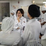 Ayuso visita el Centro Integrado de Formación Profesional Simone Ortega de Móstoles