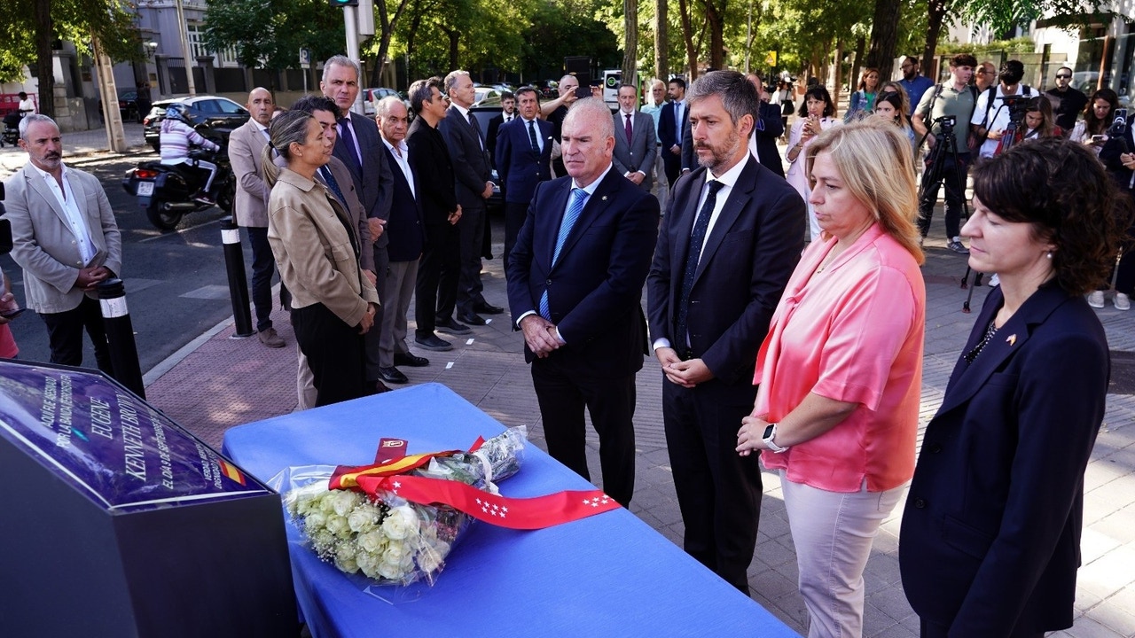 Homenaje a las víctimas de ETA de la plaza de la República Argentina