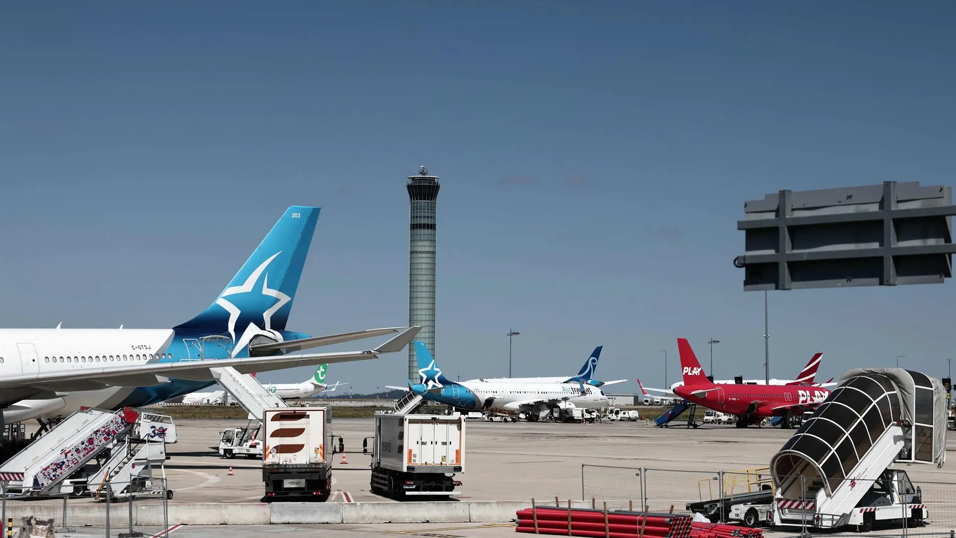 Economía.- La movilización nacional en Francia de este miércoles afectará al tráfico aéreo de seis aeropuertos