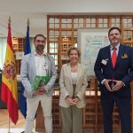 Aina Calvo, junto con los representantes de Jucil