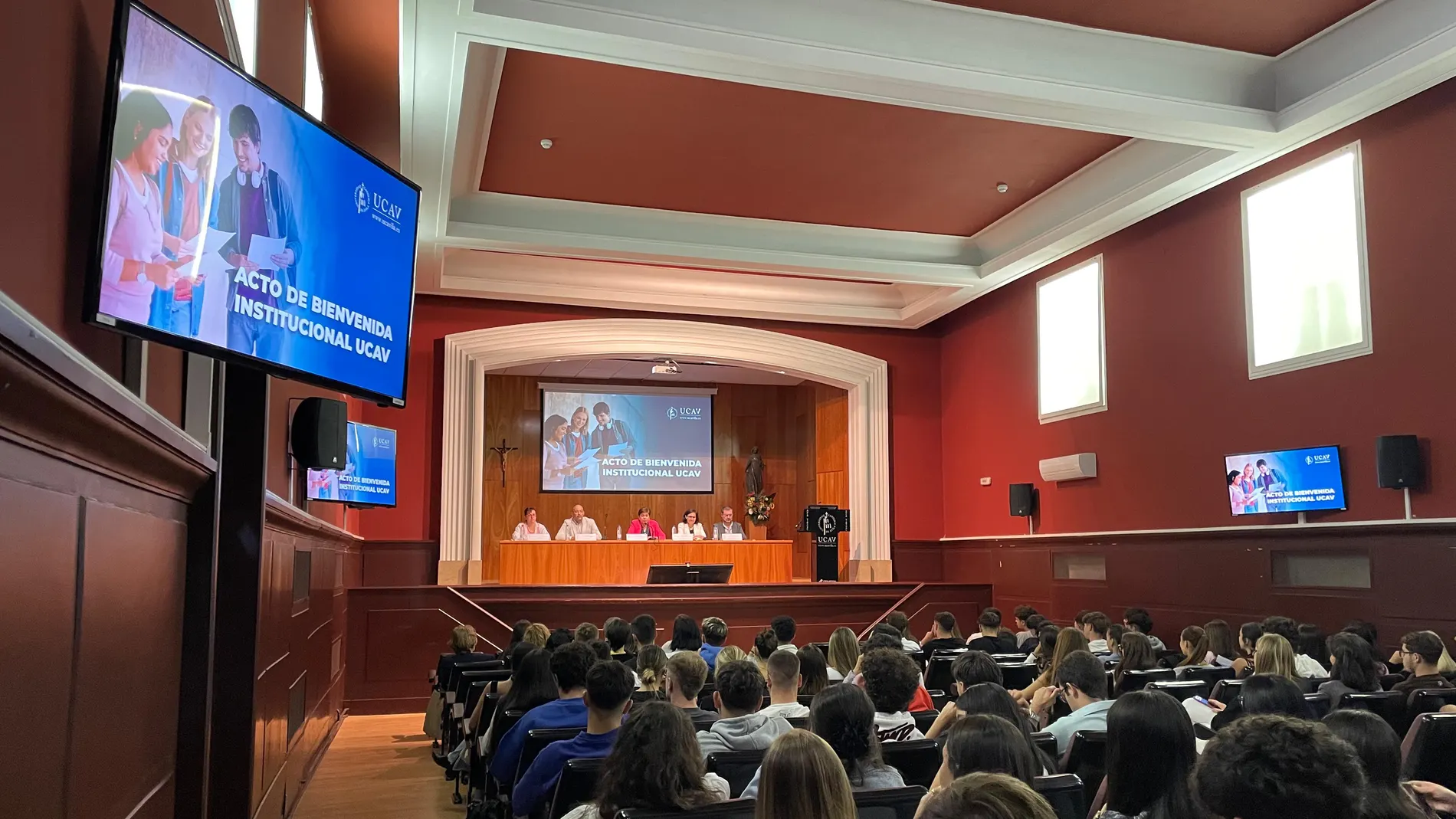 Bienvenida a los nuevos alumnos del curso 2025/26 en la UCAV