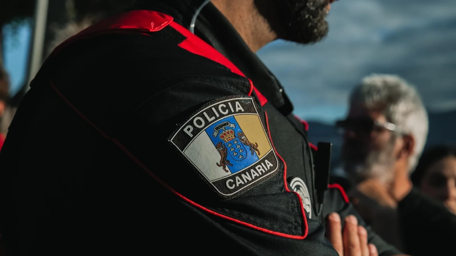 Agente de la Policía Canaria en un servicio